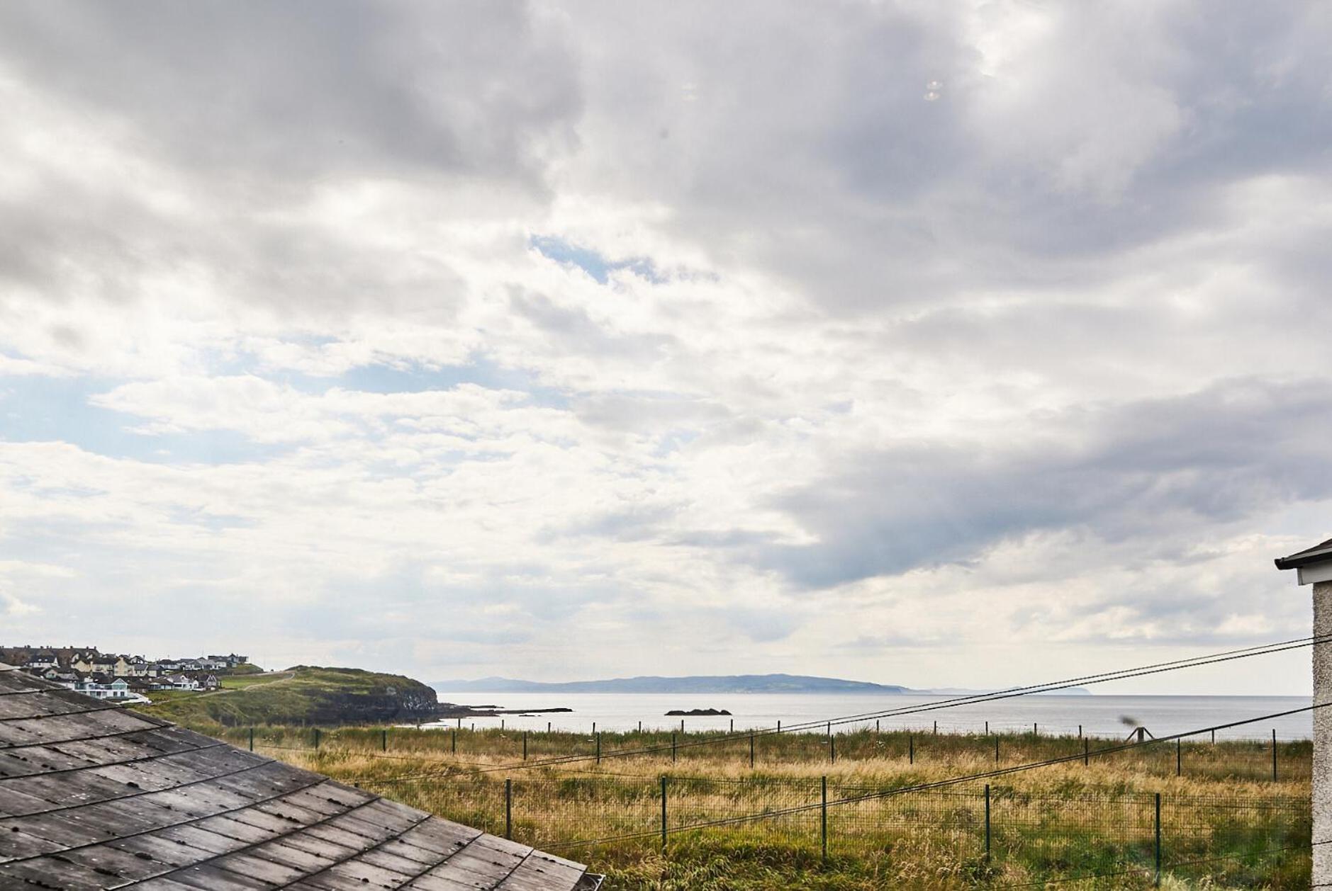 5 West Beach - Portrush By The Sea Exterior photo